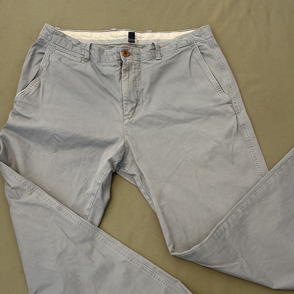 BANANA republic Relaxed Fit  Gray color, 💯 cotton, size 36X32” Mens Pants